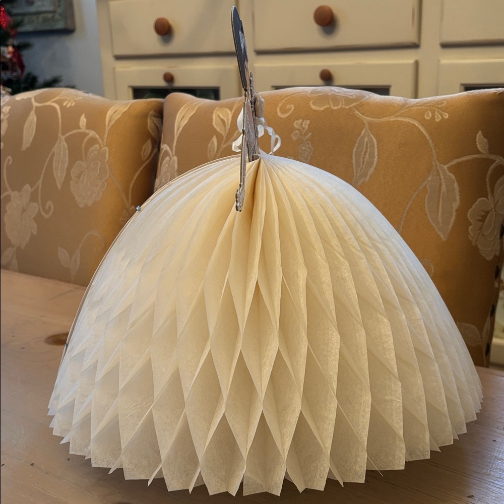 Vintage Hallmark Bride Centerpiece - Picture 6 of 14